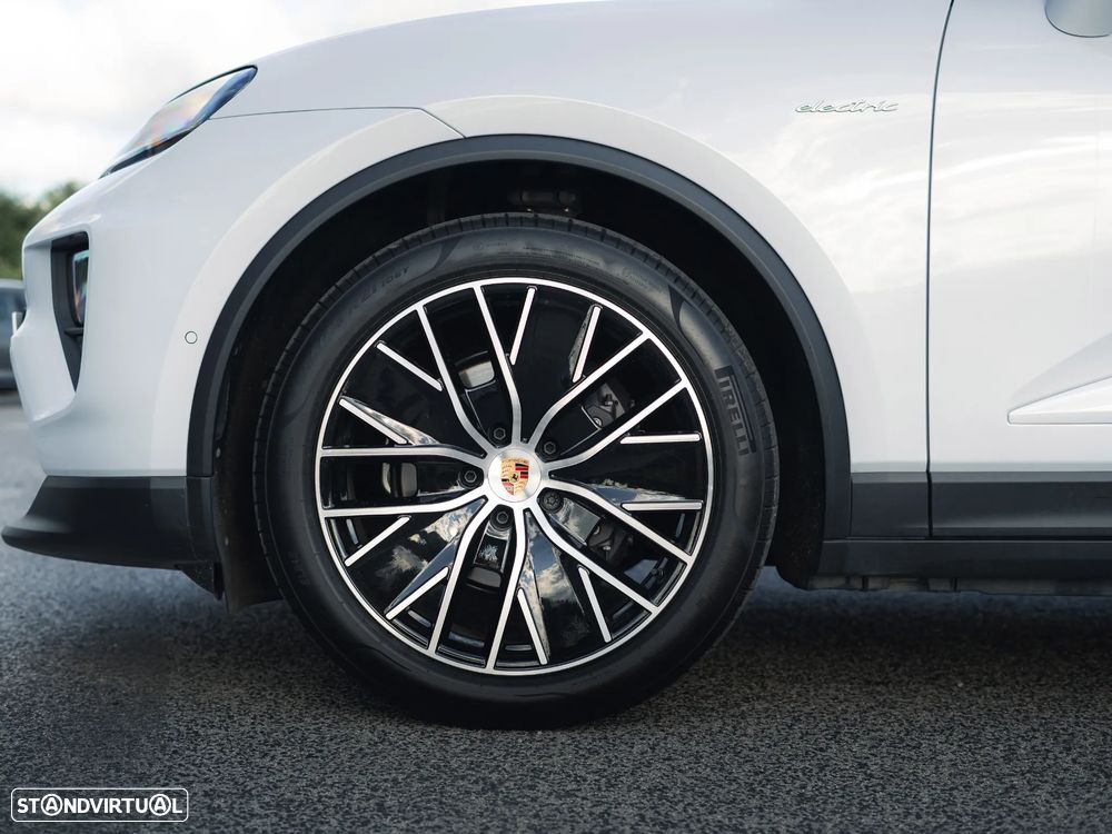 Porsche Macan Electric - 11