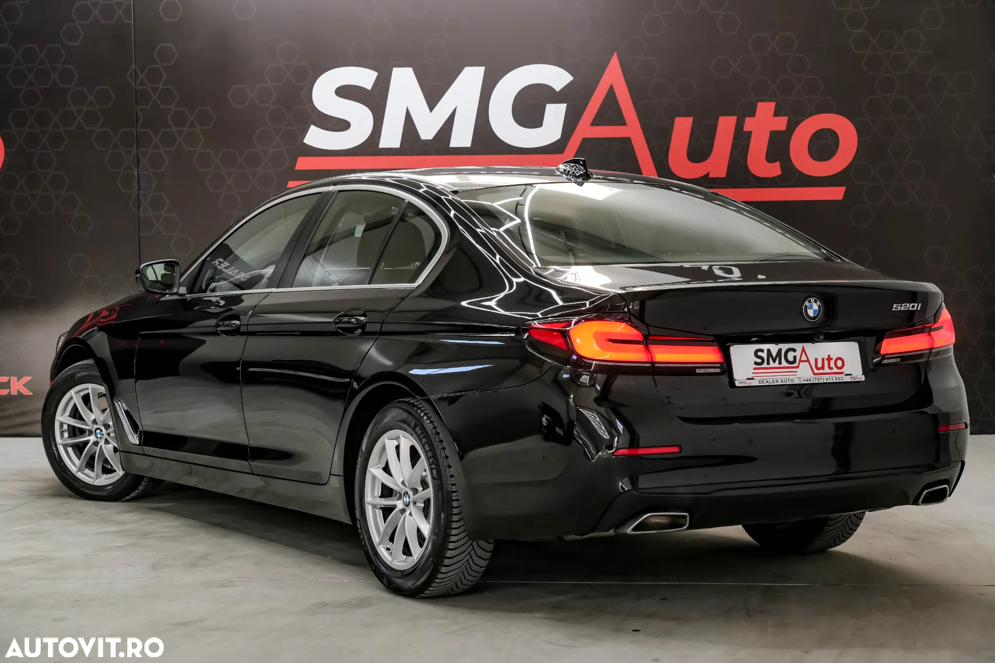 BMW Seria 5 520i Aut. Luxury Line - 4
