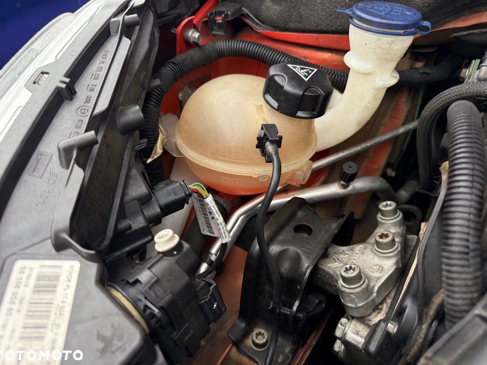 Peugeot 208 1.6 BlueHDi Allure S&S - 12