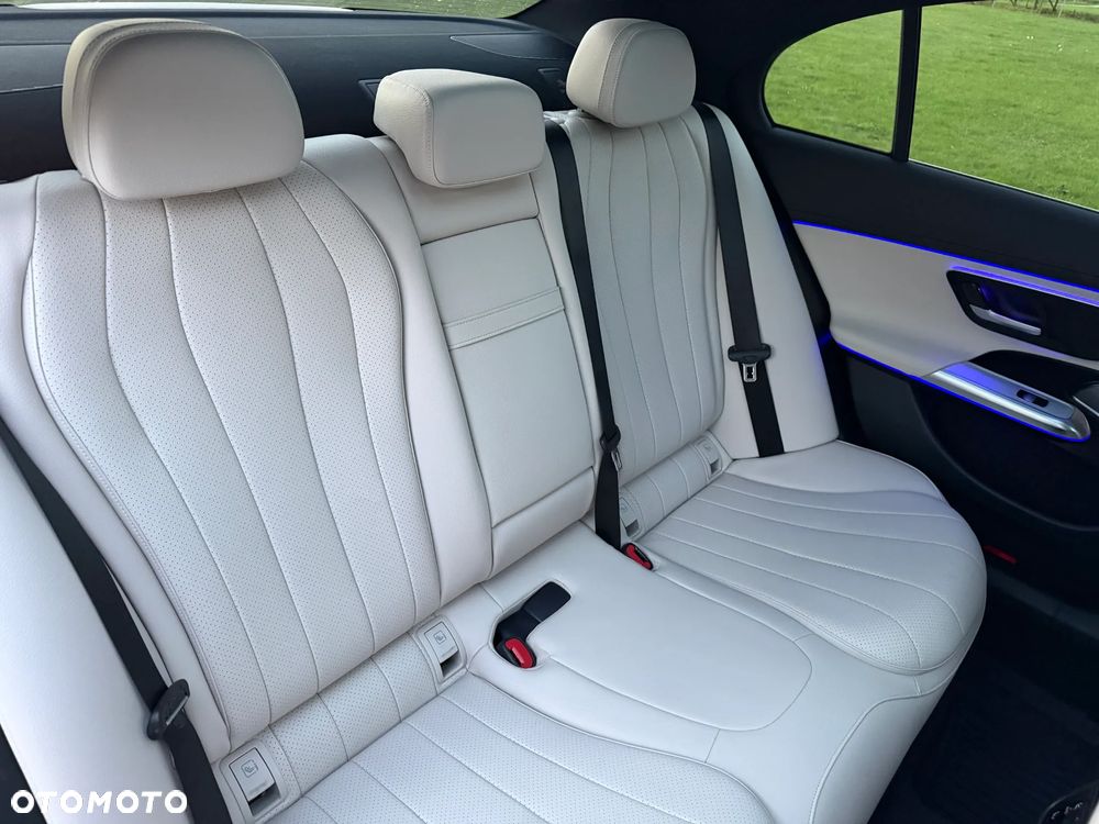 Mercedes-Benz Klasa E 220 d mHEV 4-Matic AMG 9G-Tronic - 37