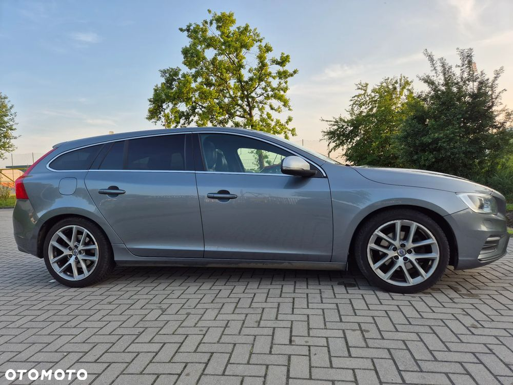 Volvo V60 D4 Drive-E R-Design Momentum - 9