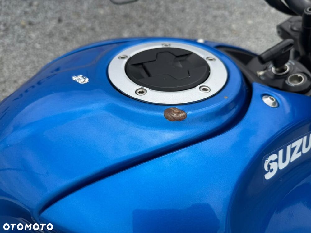 Suzuki GSX - 12