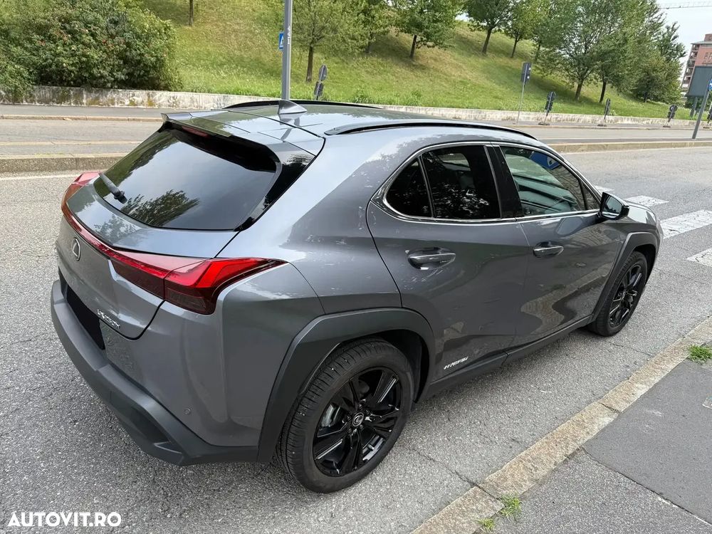 Lexus UX 250h FWD Executive - 6