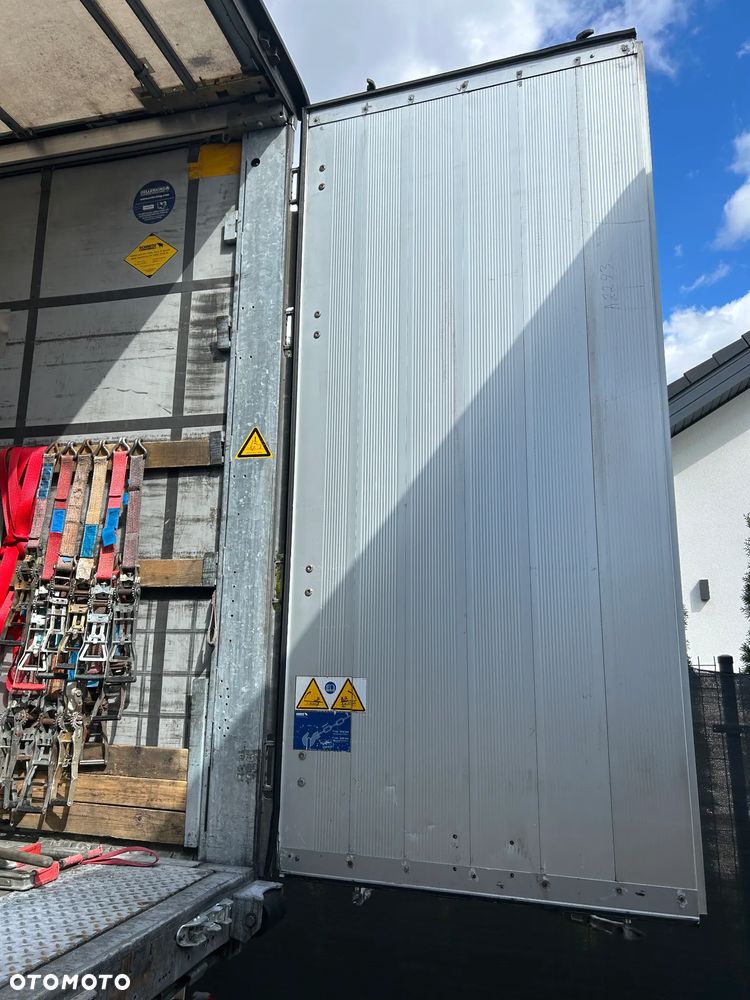 Schmitz Cargobull FIRANKA / 20 SZTUK DO WYBORU / BARDZO ŁADNE OPONY / Z PEŁNYM WYPOSAŻENIEM DO ZAŁADUNKU / 2 KOŁA ZAPASOWE / DOSTĘPNE KOLORY SREBRNY - NIEBIESKI - CZERWONY / NIEKTÓRE MAJĄ NOWE PLANDEKI !! - 24