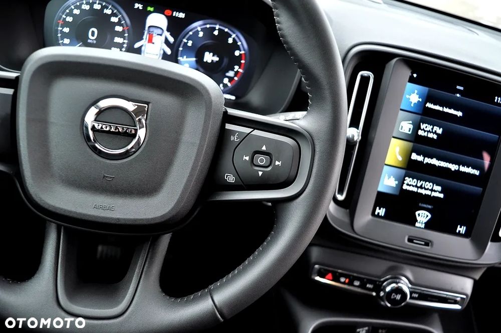 Volvo XC 40 T2 Momentum Pro - 33