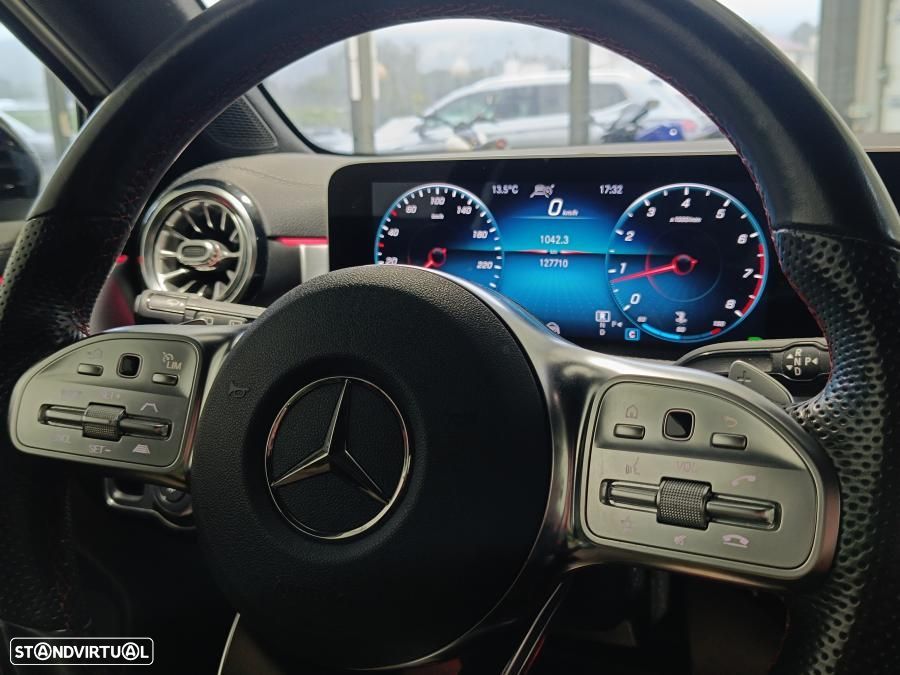 Mercedes-Benz A 220 4Matic 7G-DCT AMG Line - 23