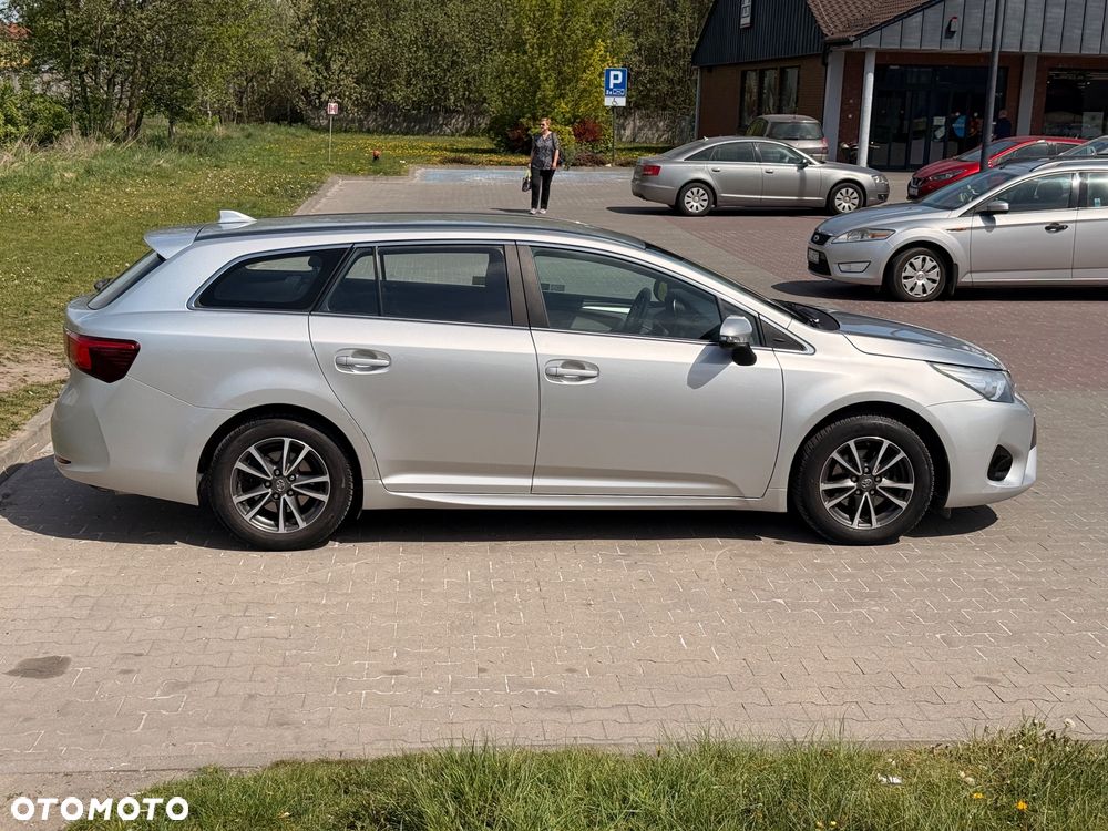 Toyota Avensis 1.8 Premium - 10
