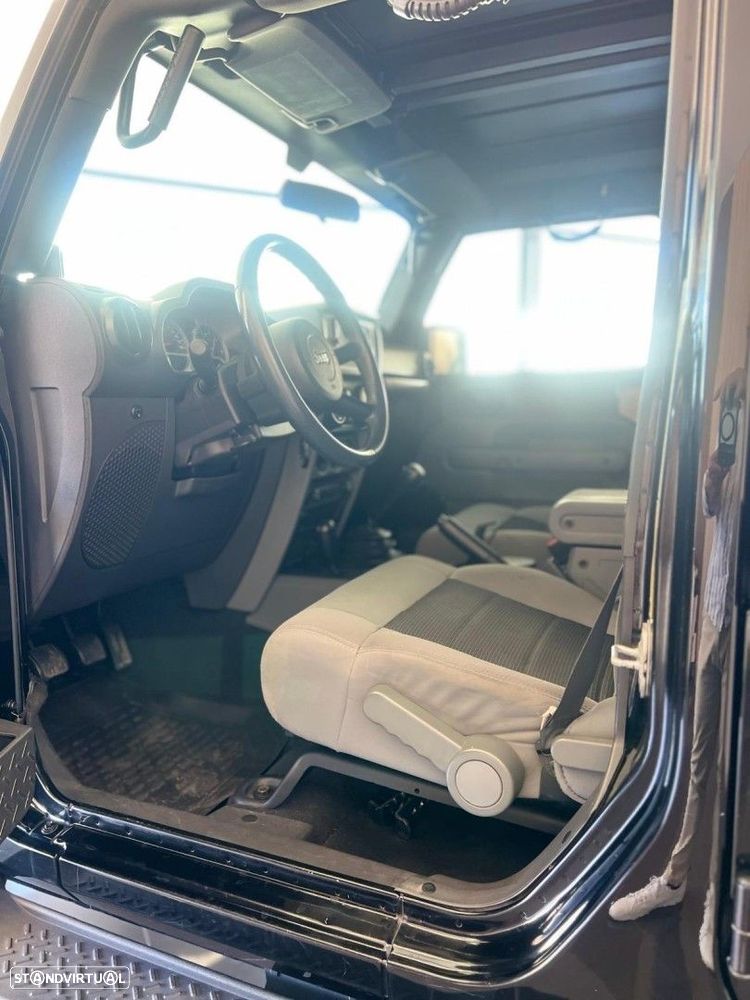 Jeep Wrangler Unlimited 2.8 CRD DPF Sport - 18