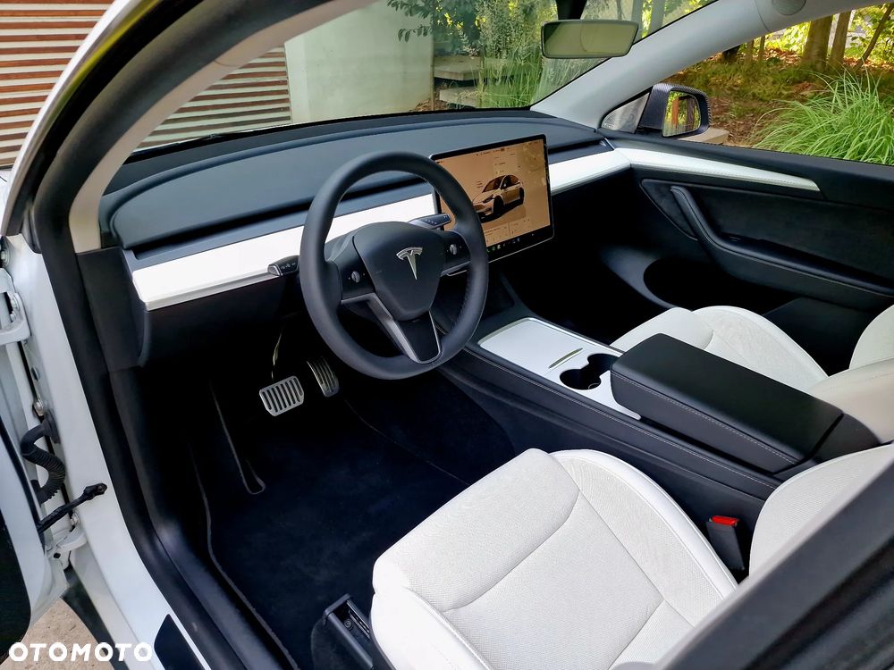 Tesla Model Y Long Range AWD - 7