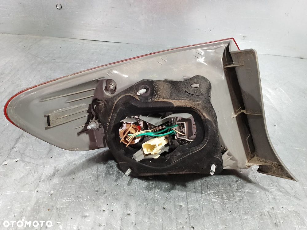 LAMPA TYLNA PRAWA TOYOTA COROLLA E15 SEDAN - 4