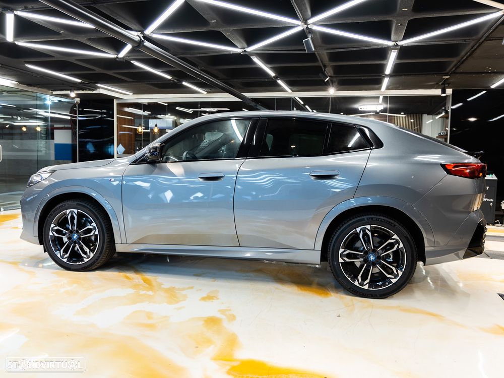 BMW iX2 eDrive20 Pack Desportivo M - 8