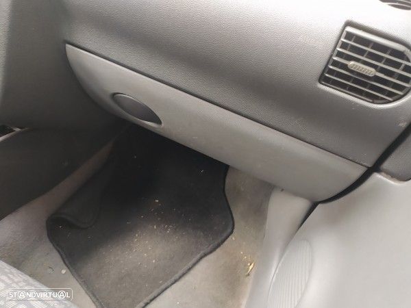 Porta Luvas Opel Corsa C (X01) - 1