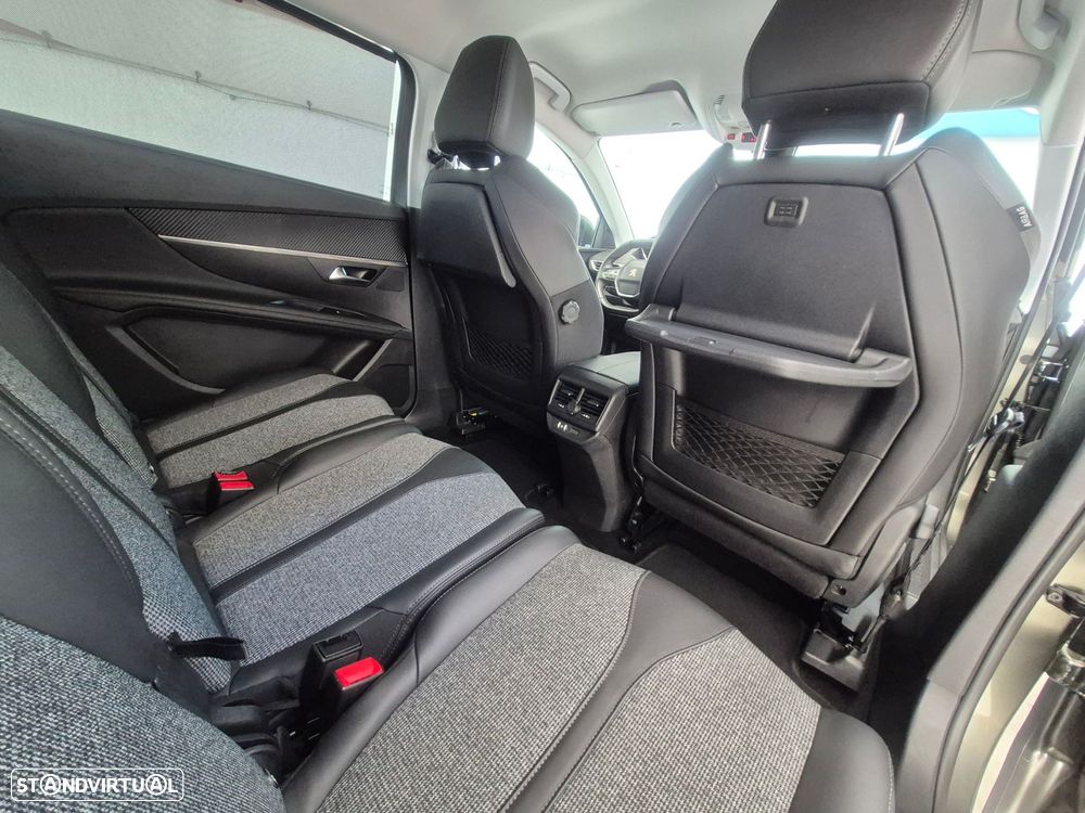 Peugeot 5008 1.2 PureTech Allure EAT6 - 24