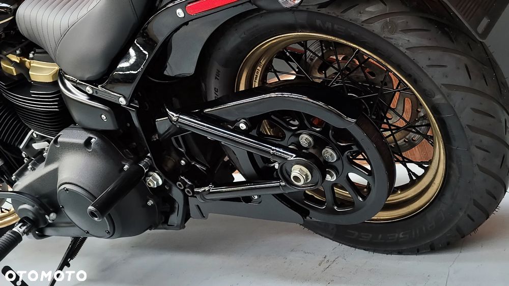 Harley-Davidson Softail Street Bob - 24