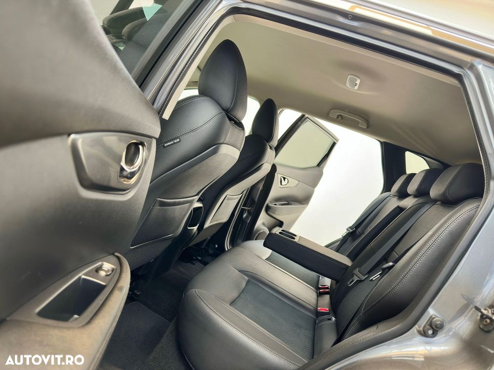 Nissan Qashqai 1.7 dCi Xtronic ALL-MODE 4x4i TEKNA+ - 8