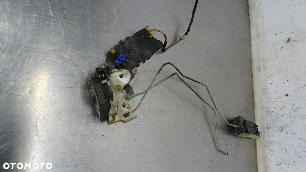 ZAMEK LEWY TYŁ DRZWI SUBARU FORESTER I 2.0 - 3