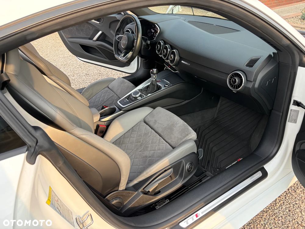 Audi TT S Coupé - 10