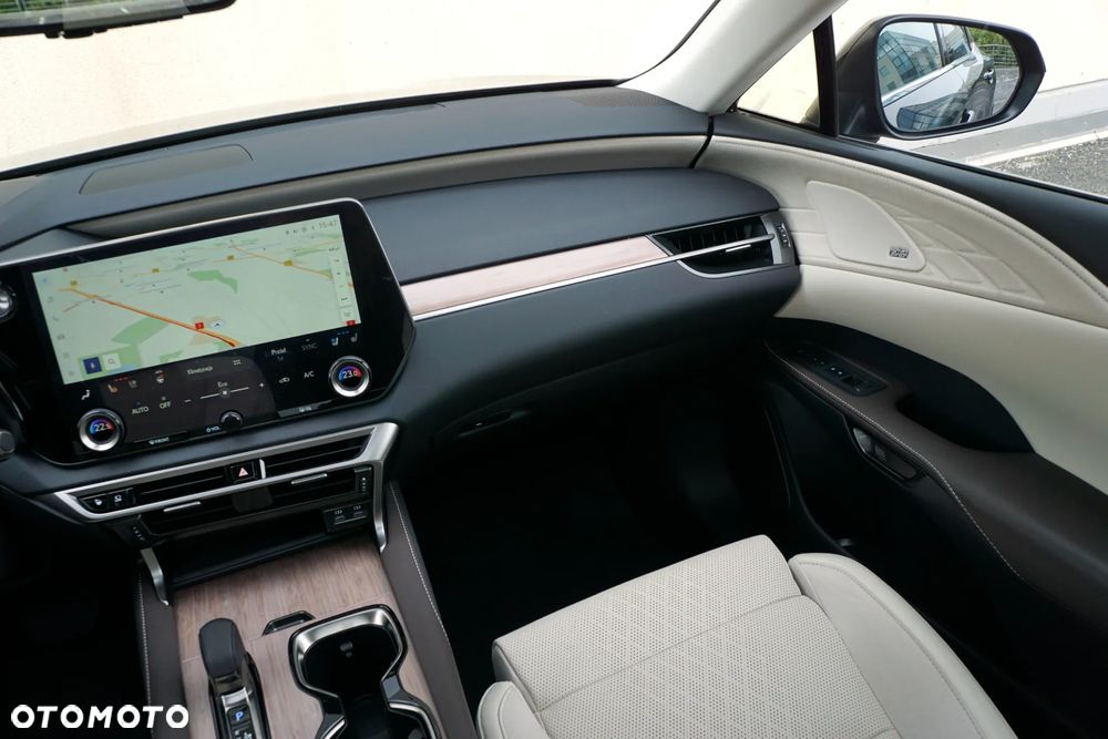 Lexus RX 350h Omotenashi - 22