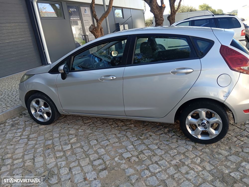 Ford Fiesta 1.25 Techno 124g - 6