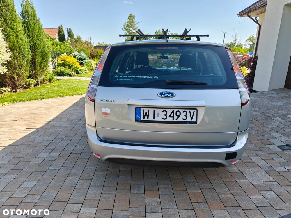 Ford Focus 1.6 Ambiente - 4