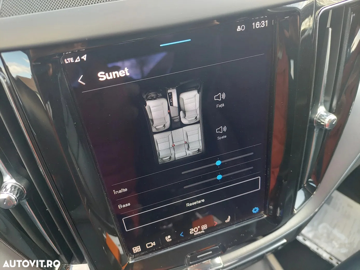 Volvo XC 60 B4 MHEV AWD Momentum Pro - 22