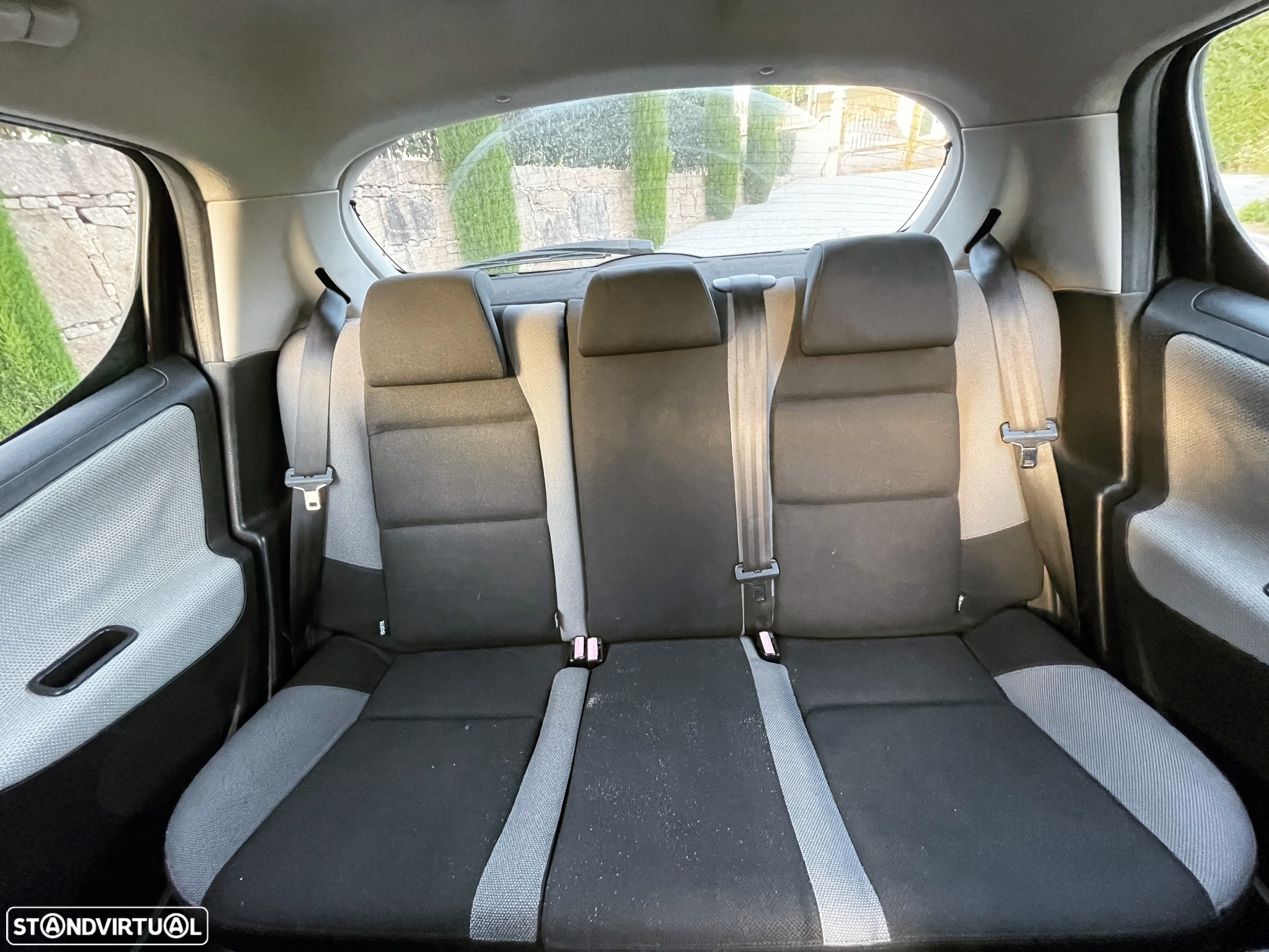 Peugeot 208 - 14