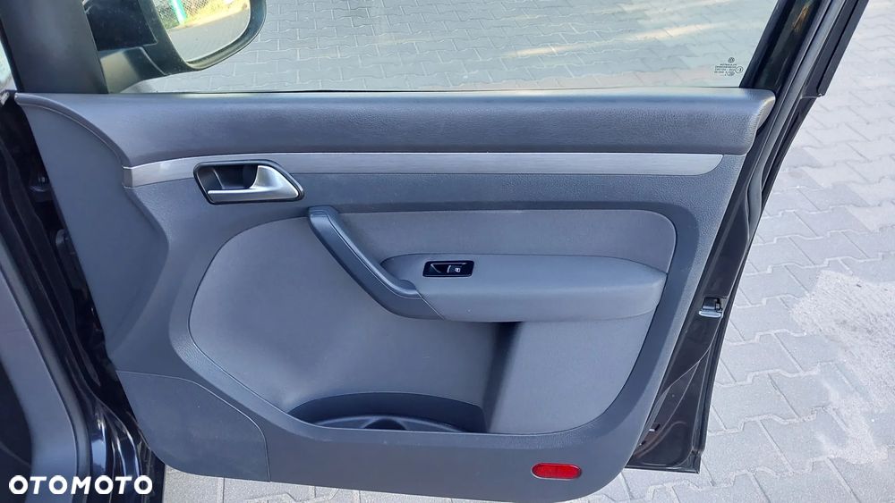 Volkswagen Touran 2.0 TDI DPF BlueMotion Technology Comfortline - 12