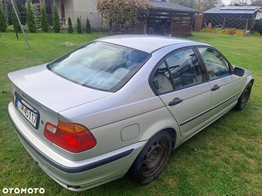 BMW Seria 3 318i - 5