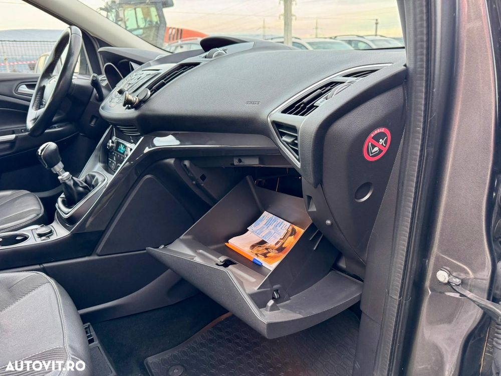 Ford Kuga 2.0 TDCi 2x4 Titanium - 38