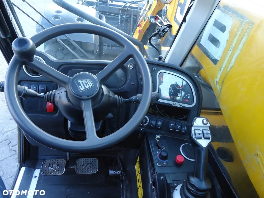 JCB 527-58 AGRI - 11