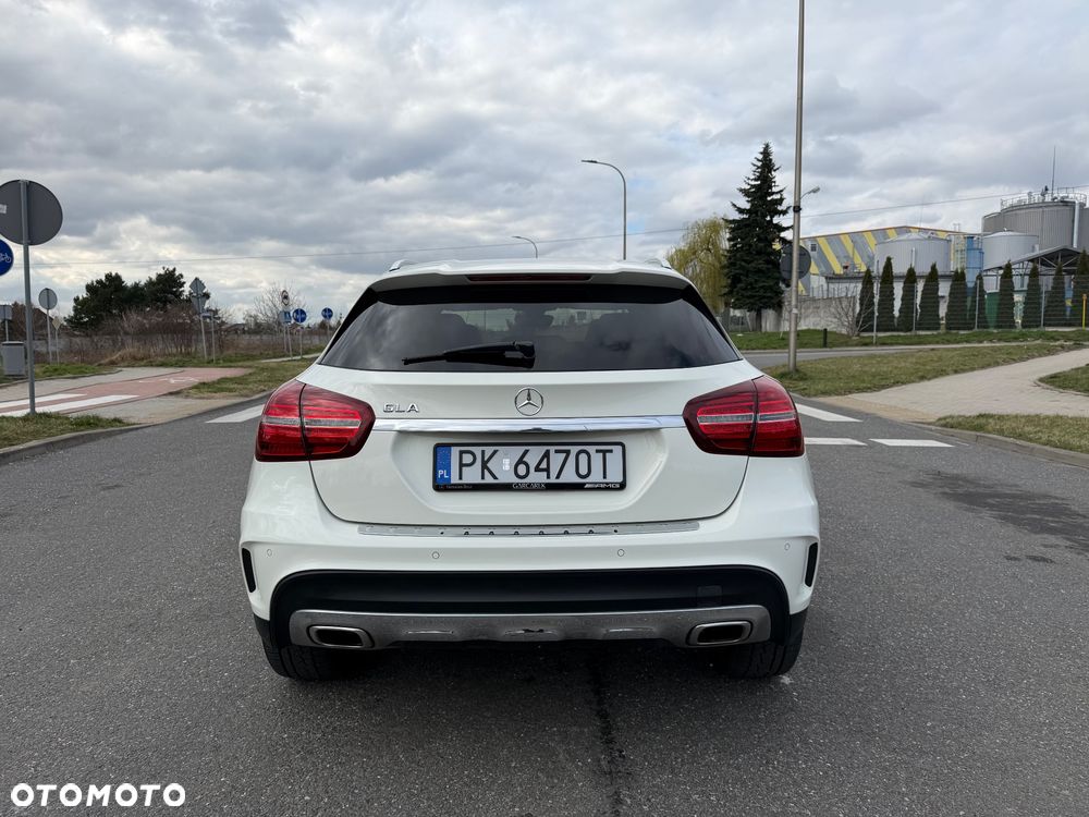 Mercedes-Benz GLA 180 7G-DCT UrbanStyle Edition - 11