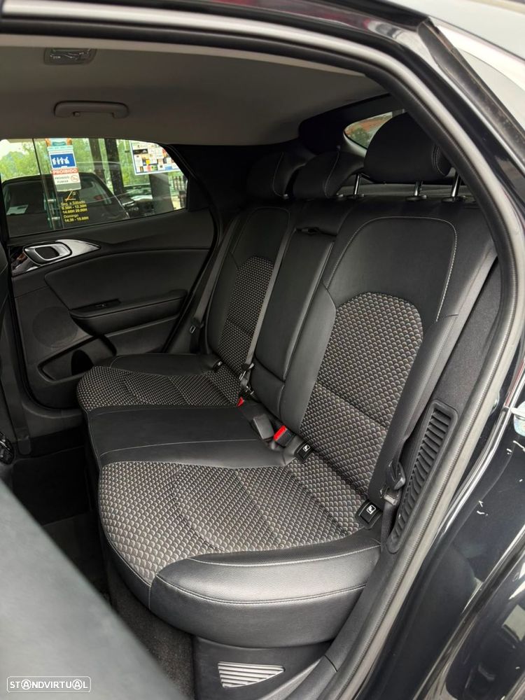 Kia XCeed 1.6 GDi PHEV Tech - 16