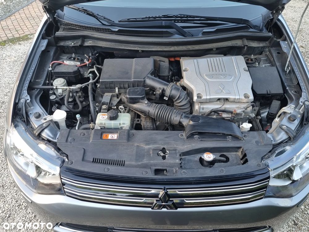 Mitsubishi Outlander 2.0 4WD Top - 14