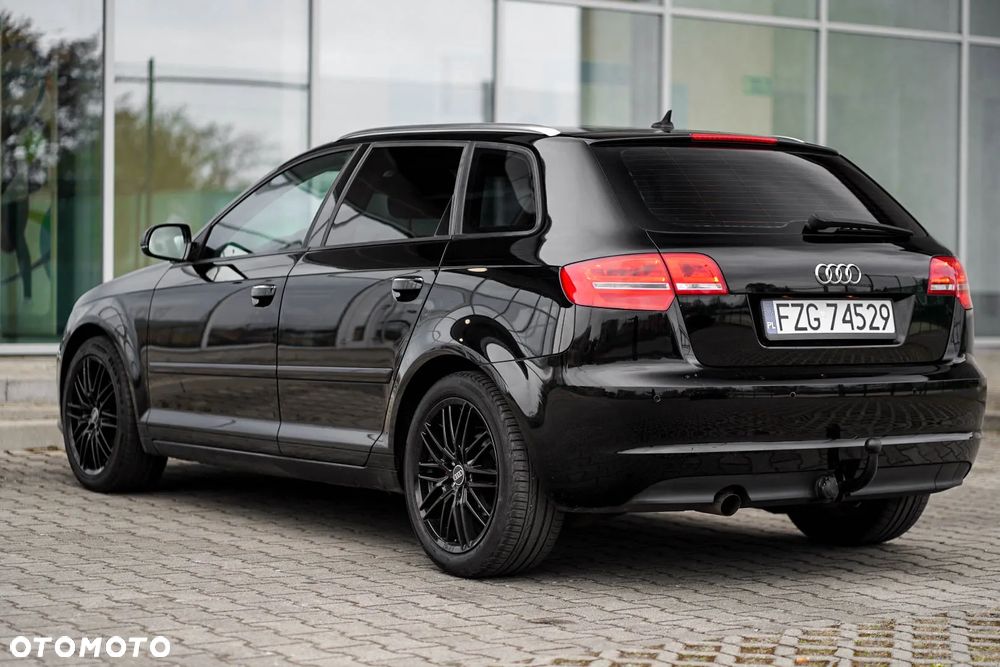 Audi A3 Sportback 1.6 TDI S line Sportpaket - 23