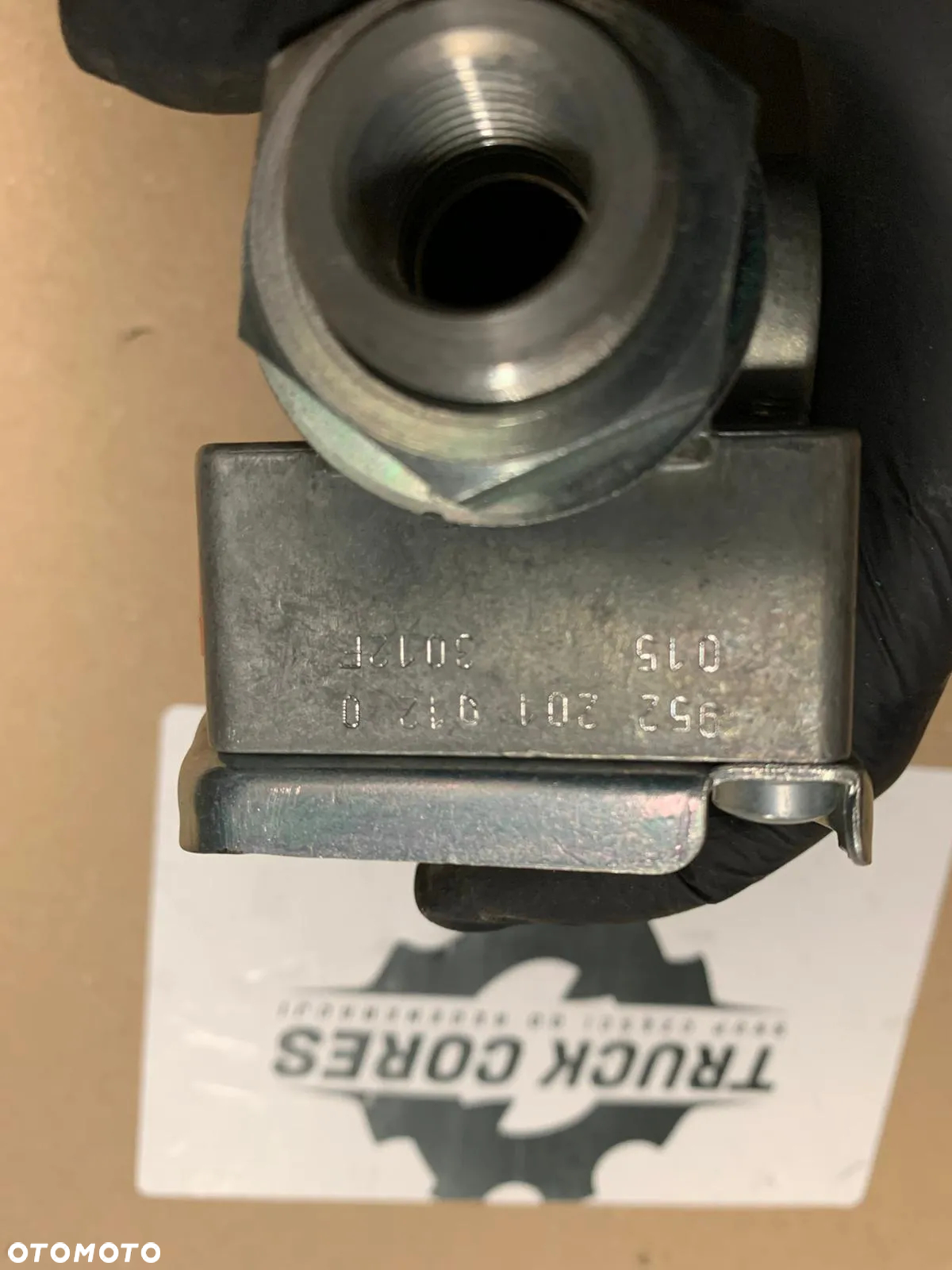 Nowe złącze pneumatyczne miękkie czerwone M16 Wabco 9522010120 - 2