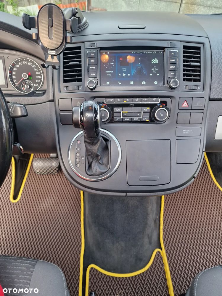 Volkswagen Multivan - 13