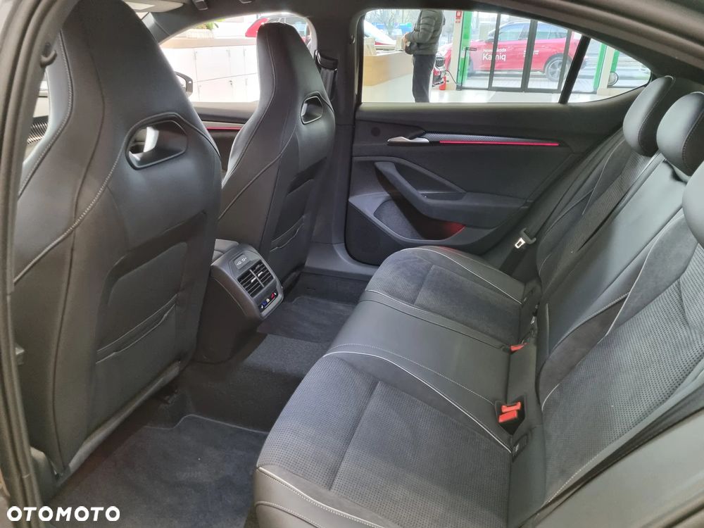 Skoda Superb 2.0 TDI SCR 4x4 Sportline DSG - 34