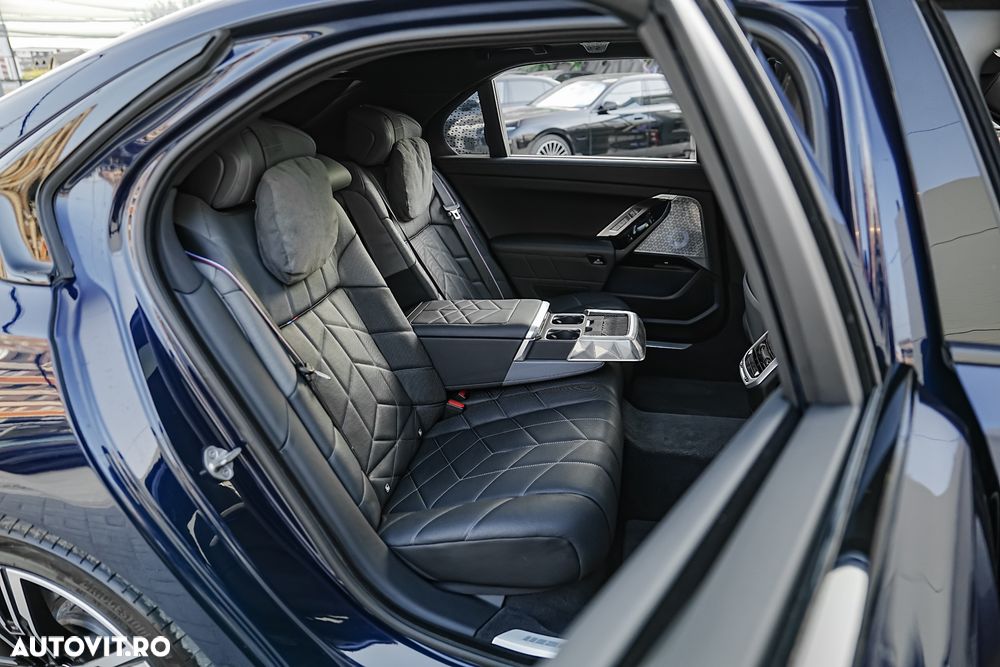 BMW i7 M70 xDrive - 12