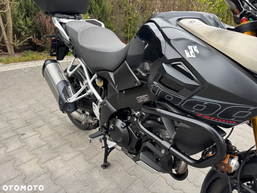 Suzuki V-STROM - 30