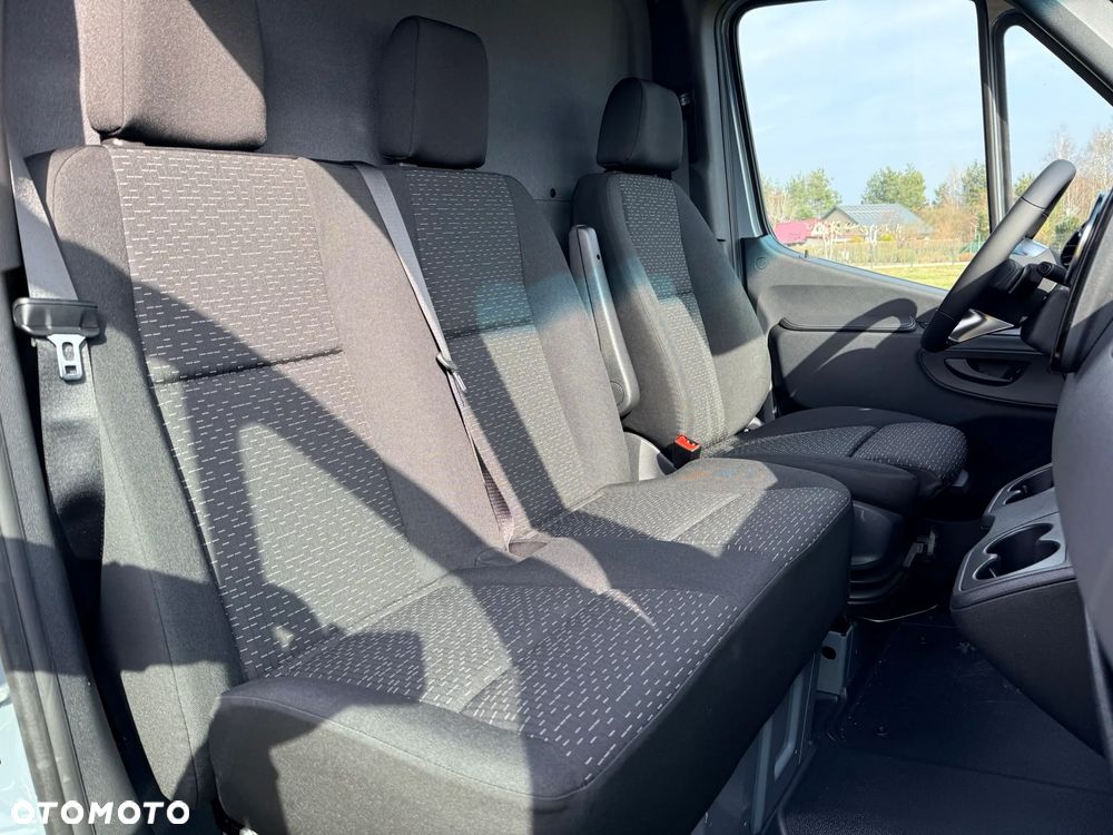 Mercedes-Benz Sprinter - 16