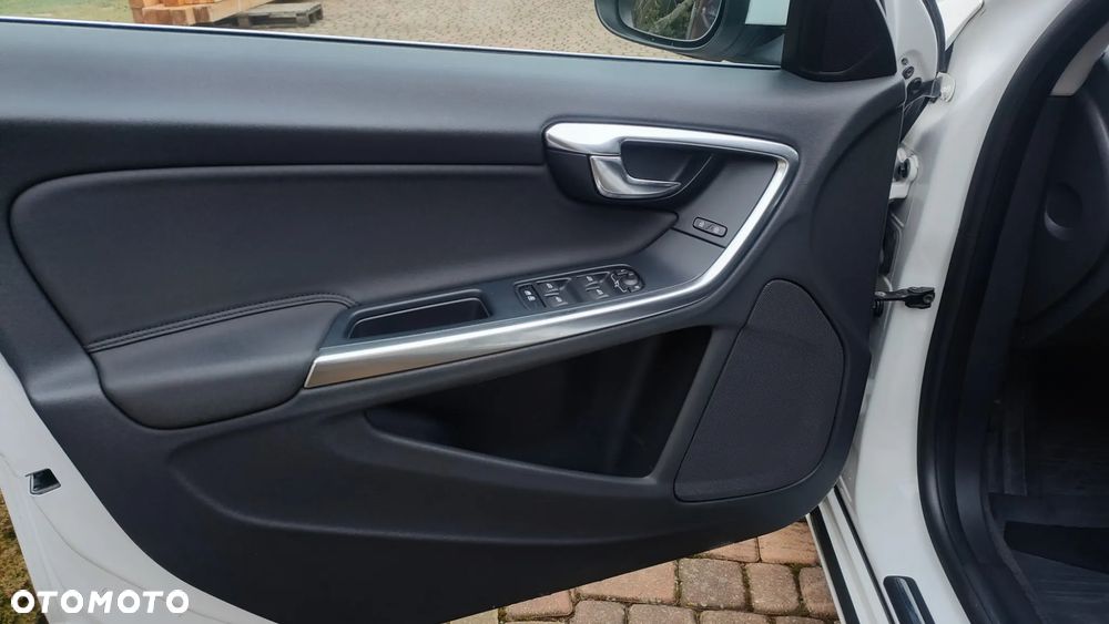 Volvo V60 D5 AWD Geartronic Momentum - 13