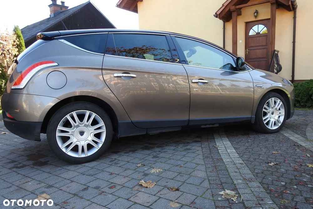 Lancia Delta 1.9 Multijet Twinturbo Executive - 4