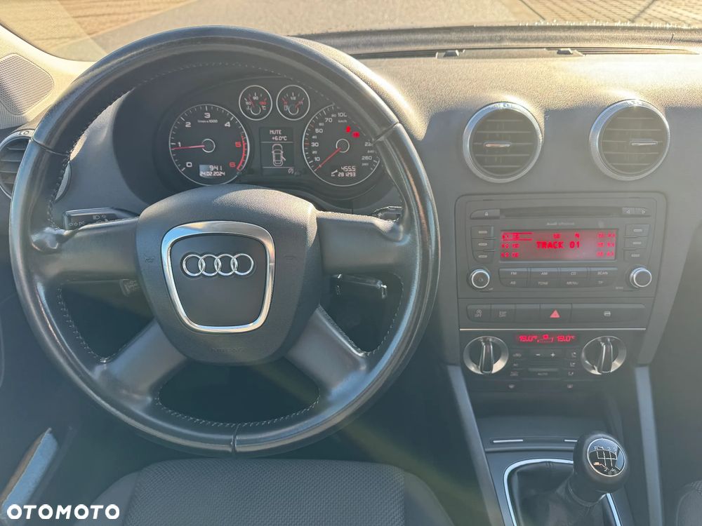 Audi A3 Sportback 1.6 TDI DPF Ambiente - 19