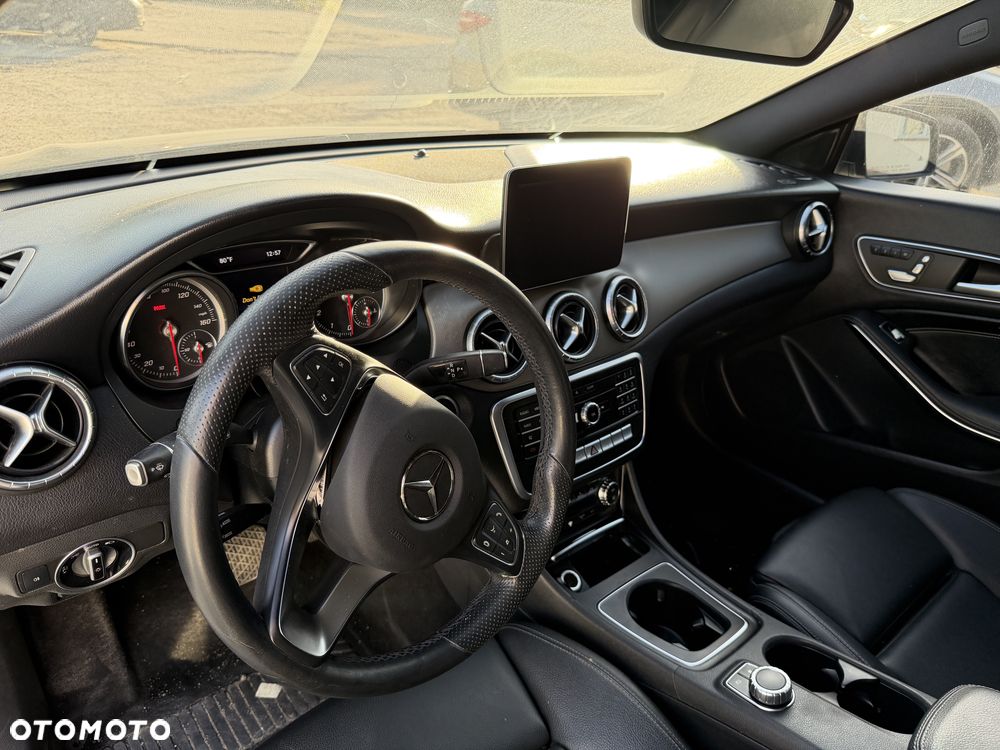 Mercedes-Benz CLA 250 7G-DCT AMG Line - 18