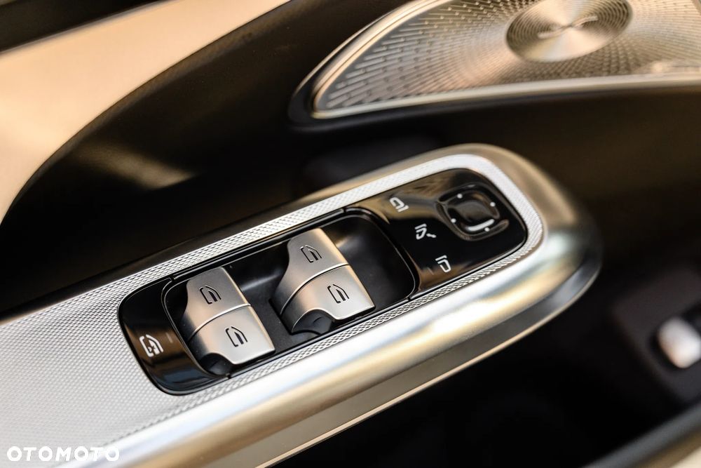 Mercedes-Benz Klasa E 200 mHEV 4-Matic AMG 9G-Tronic - 29