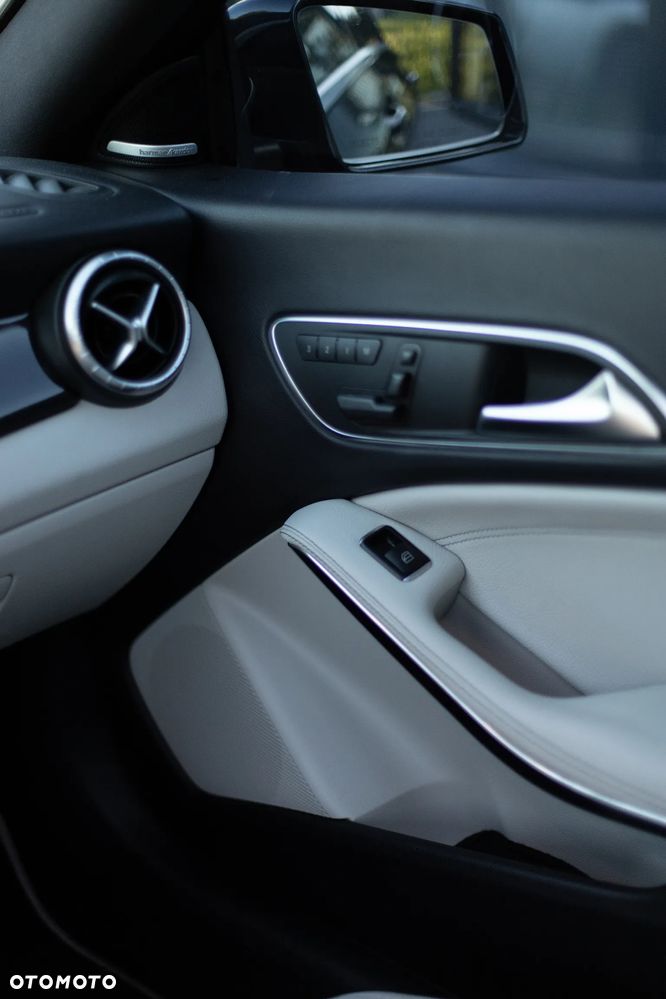 Mercedes-Benz CLA 250 7G-DCT AMG Line - 15