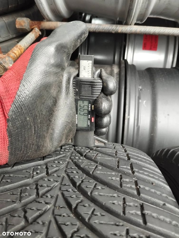 Goodyear Vector 4Seasons Cargo 235 65 16C 115 R 2szt - 4
