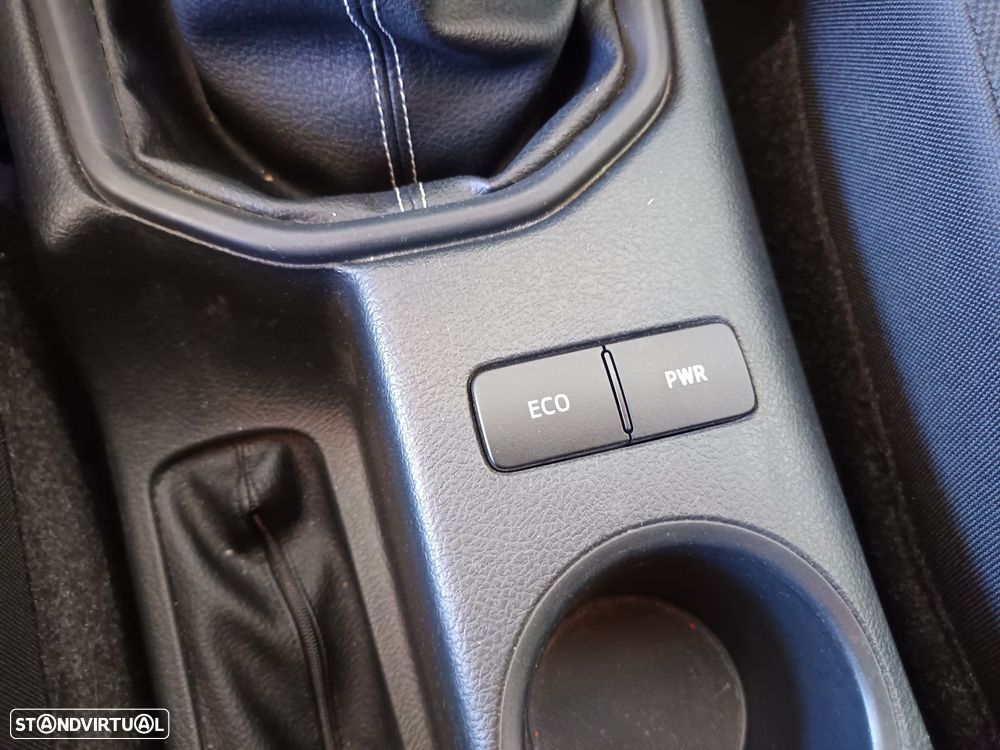 Toyota Hilux 2.4 D-4D 4WD CD CH - 14
