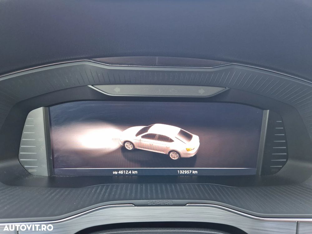 Skoda Superb 2.0 TDI DSG Ambition - 2