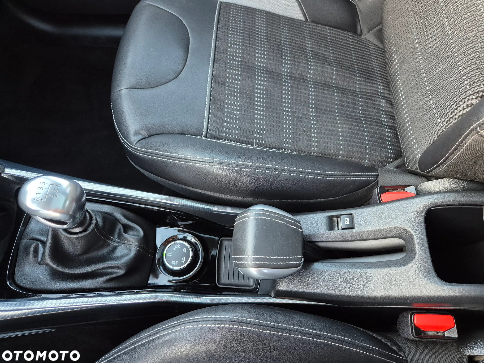 Peugeot 2008 e-HDi FAP 115 STOP & START Business-Line - 40